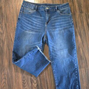 Classic Style Medium Wash Blue Denim (Stretch) Capris SIZE 16